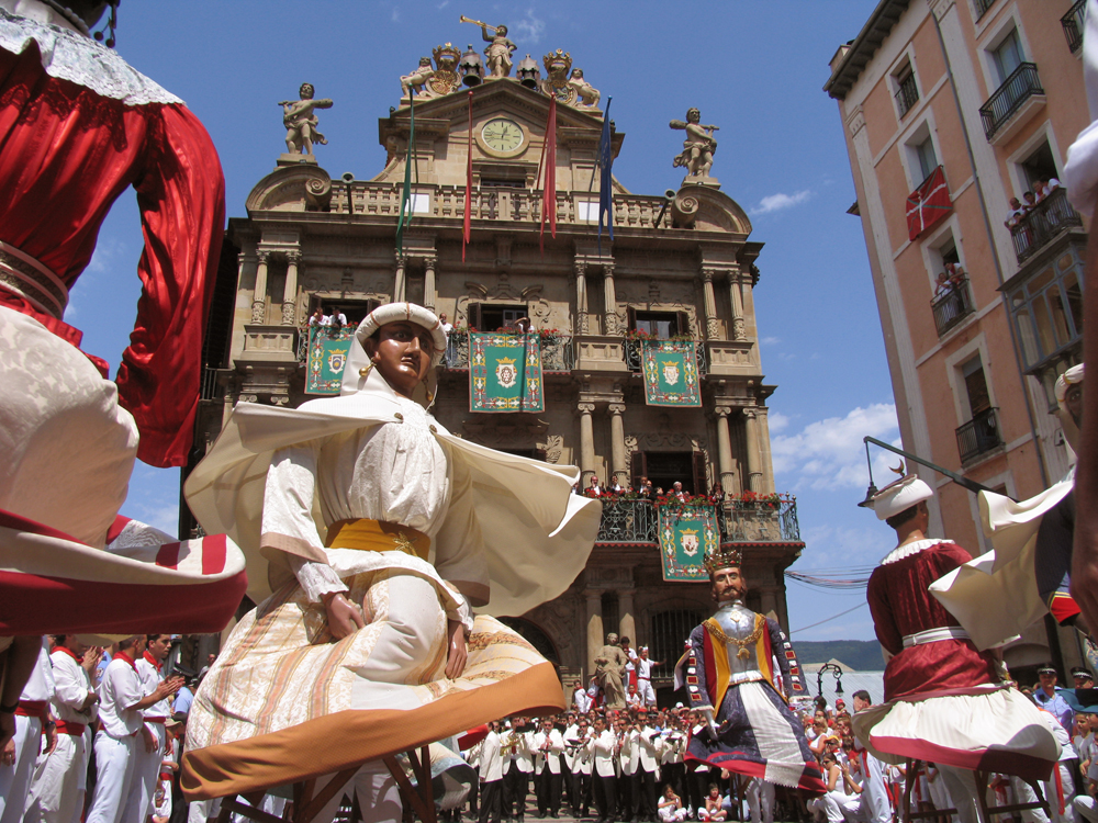 Giant figures of Pamplona comparsa dancing outside the Ayuntamiento, San Fermin
