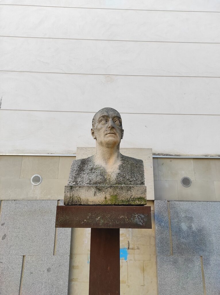Bronze bust monument to José María Iribarren, Navarrese writer, in Tudela