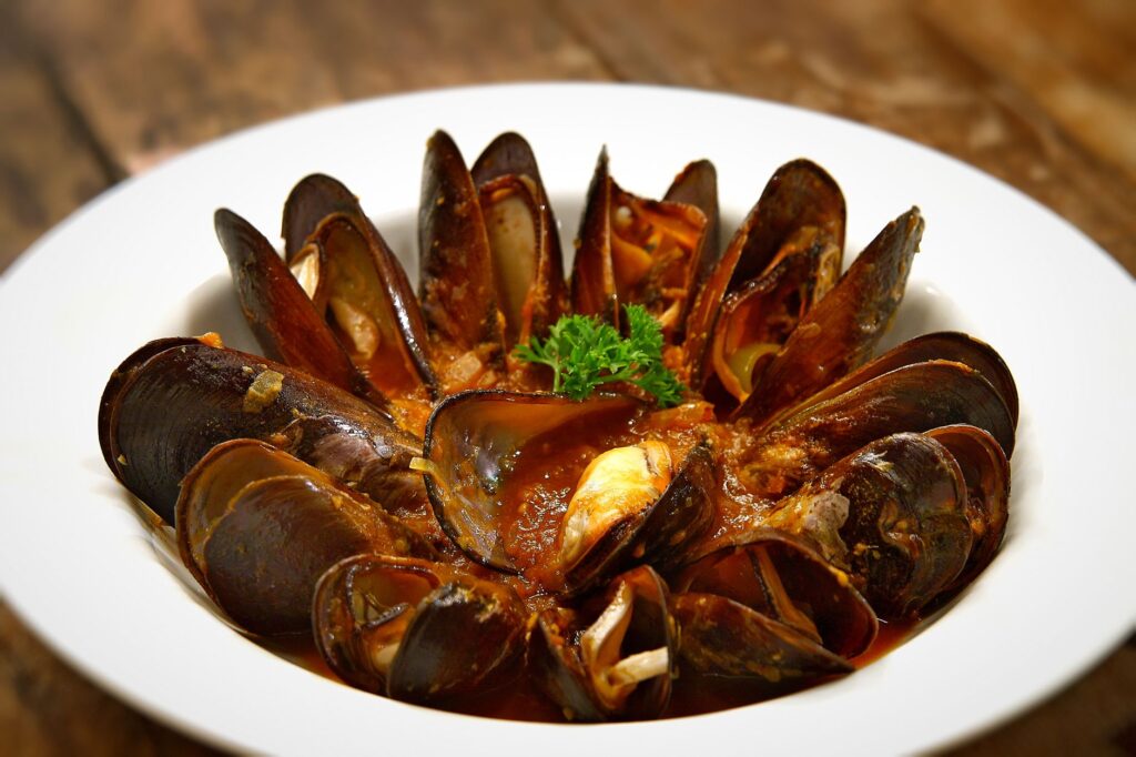 Mejillones in spicy tomato sauce, a Pamplona bar-style preparation