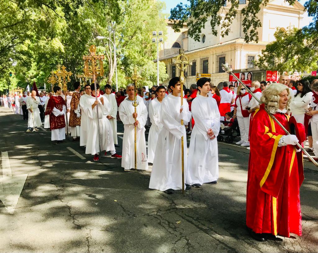 Procesión de San Fermín, the saint's image carried through Pamplona's old city on July 7