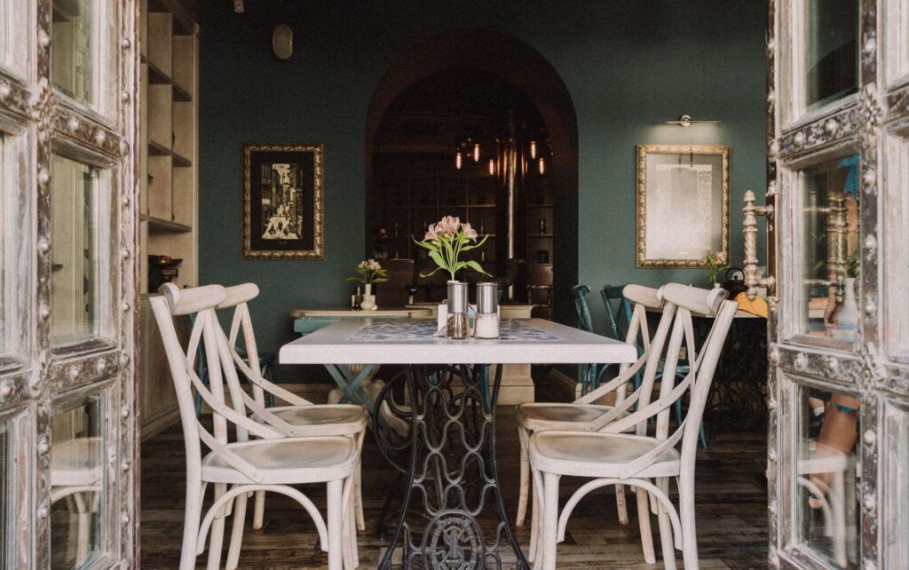 Elegant vintage dining room evocative of Restaurante Josetxo, Pamplona