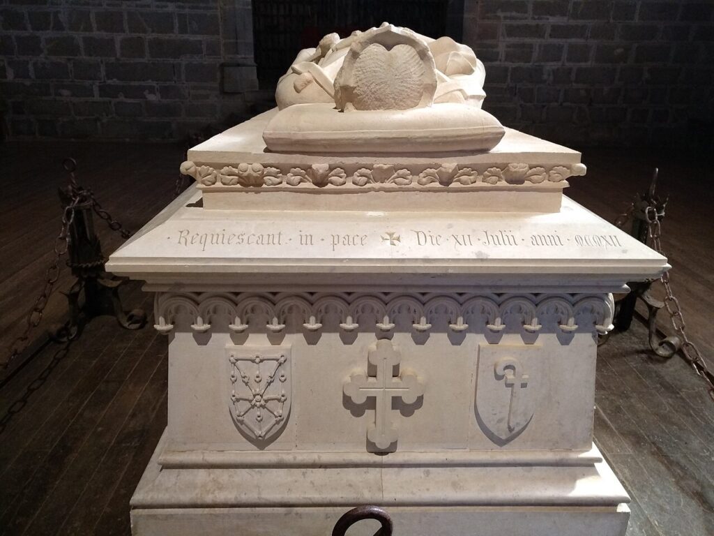 Stone tomb effigy of Sancho VII el Fuerte, Roncesvalles chapel